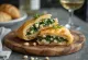 Spanakopita con pollo, masa dorada y crujiente con rico relleno de espinaca y pollo