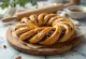 Kringle vegano con nuez y canela, servido fresco