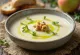 Crema de apio nabo con manzana servida