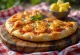Calzone picante de camarones recién horneado