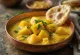 Korma con papas, servido con cilantro fresco