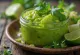 Mojo verde, salsa de hierbas frescas, rica en cilantro y perejil