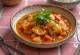 Moqueca con salsa rica, pescado y verduras con leche de coco