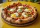 Pizza de berenjena con requesón y mozzarella
