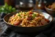 Jambalaya con carne y salchicha, platillo de arroz con rico condimento