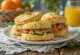 Panecillos de carne con verduras servidos