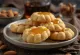 Melomakarona con harina de almendra, empapada en jarabe de miel