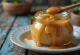 Dulce de leche con leche, caramelo sedoso en tazón