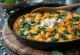 Frittata con camote y espinacas, servida fresca