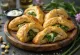 Bisquets con motitas verdes de ajo silvestre