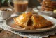 Empanada Chilena de Dulce de Leche, con relleno dulce de dulce de leche, en masa dorada