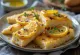 Focaccia servida con queso halloumi a la parrilla y limón