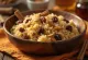 Arroz con canela y pasas servido