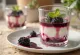 Panna cotta de zarzamora servida