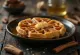 Waffle festivo de canela y miel servido