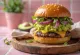 Hamburguesa de aguacate con carne jugosa y crema de aguacate fresca