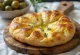 Focaccia de queso ahumado al ajo servida