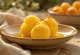 Rasgulla Kamalabhog, servido con jarabe de agua de rosas