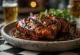 Chamorro de cerdo ahumado BBQ con marinada de cerveza servido