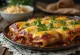 Enchiladas de carne molida, con queso y salsa, decoradas con cilantro fresco