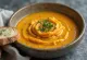 Crema de camote a las finas hierbas servida