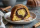 Rosca de chocolate y canela servida