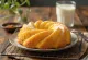 Bolo de fubá con yogur, pastel brasileño rico y delicioso