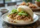 Bao bun de cerdo clásico servido