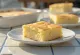 Cassava Cake con vainilla servido con coco rallado