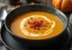 Crema de calabaza con chile servida